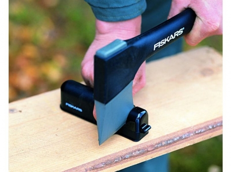 Точилка для сокир і ножів Fiskars